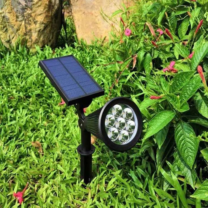 Các mẫu đèn LED cắm cỏ sân vườn đẹp nhất 2023